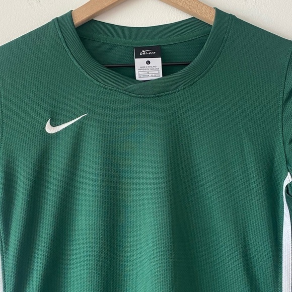 Retro Nike Short sleeve shirt. Green/white. Size 12-13 years - Picture 3 of 11